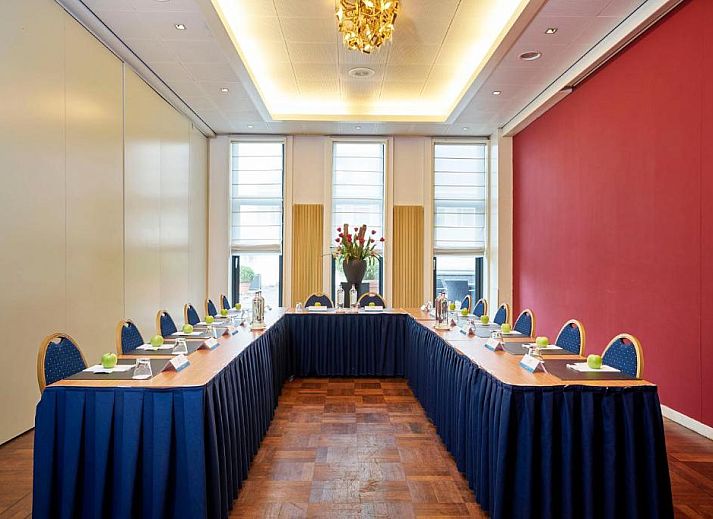 Stylish bar in Amrath Grand Hotel de l'Empereur, Maastricht, enjoy a drink in South Limburg.