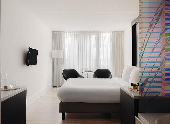 Designhotel Maastricht slaapkamer met rood decor in Maastricht, Zuid Limburg, Limburg.