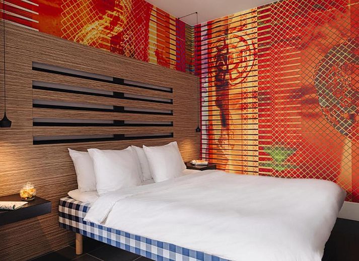 Designhotel Maastricht slaapkamer met rood decor in Maastricht, Zuid Limburg, Limburg.