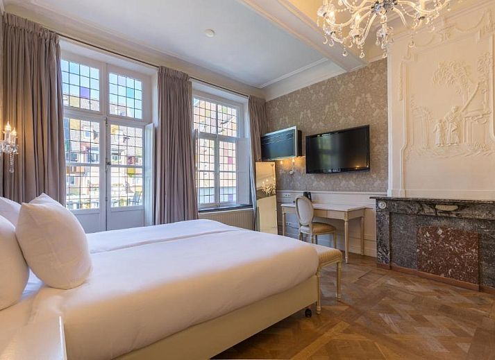 Stylish dining room at Hotel Bigarre Maastricht Centrum, vacation accommodation in Maastricht.