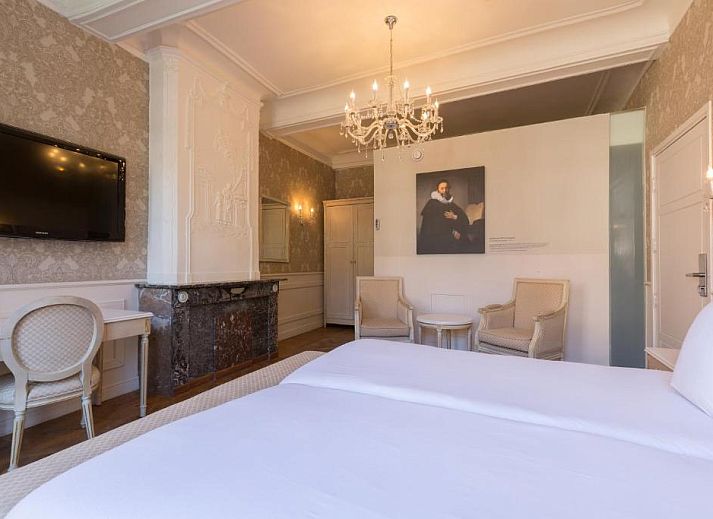 Stylish dining room at Hotel Bigarre Maastricht Centrum, vacation accommodation in Maastricht.