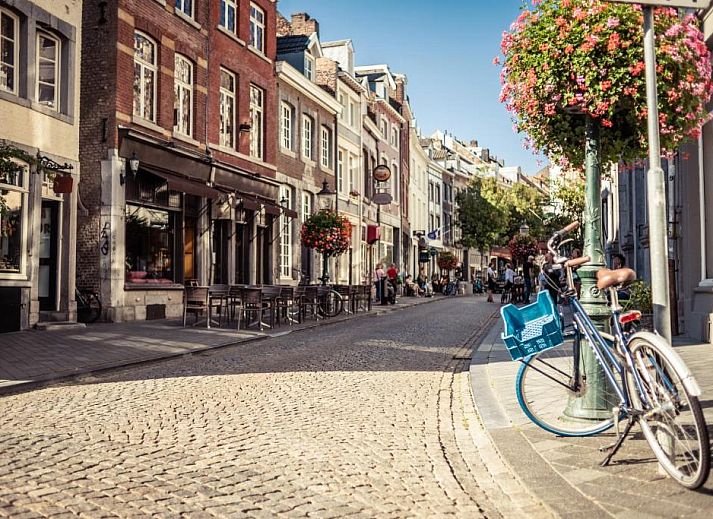 Comfortable bedroom in Hotel Bigarre Maastricht Center, vacation apartment in Limburg.