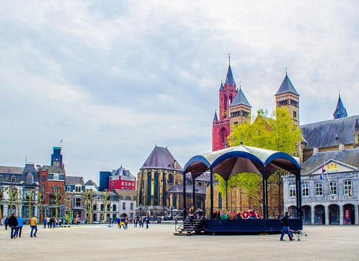 Elegant dining area at Hotel Bigarre Maastricht Centrum, vacation accommodation in South Limburg.