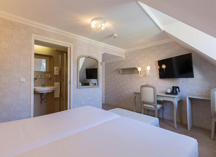 Elegant dining area at Hotel Bigarre Maastricht Centrum, vacation accommodation in South Limburg.