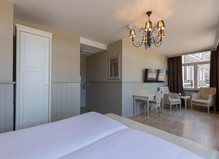 Elegant dining area at Hotel Bigarre Maastricht Centrum, vacation accommodation in South Limburg.