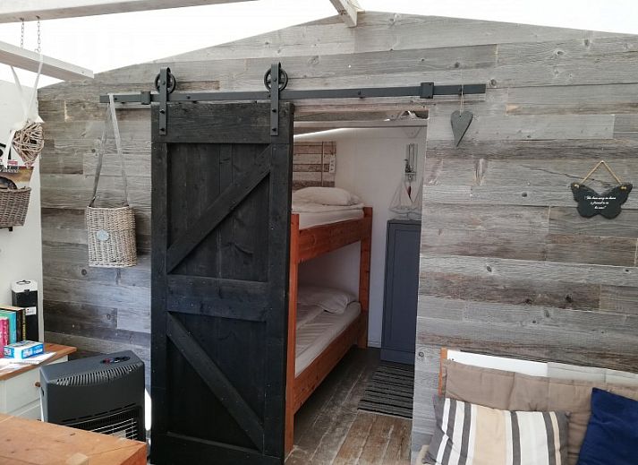 Adembenemende zonsondergang bij Oost-Vlieland, nabij De Hagedis tenthuis, Vlieland, Waddeneilanden.