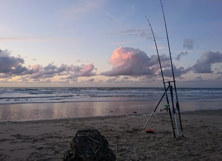 Ruime eettafel in De Hagedis glamping lodge, Oost-Vlieland, ideaal voor families, Vlieland, Waddeneilanden.