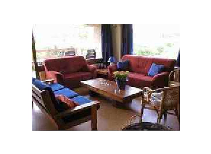 Waken Oog vacation home in East Vlieland with sunny terrace and green surroundings on the Wadden Islands.