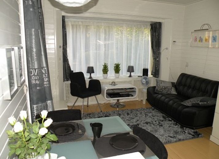 Verlichte tuin bij Studio Arma in Oost-Vlieland, Vlieland. Ontdek de natuurlijke omgeving van deze vakantieaccommodatie op de Waddeneilanden.