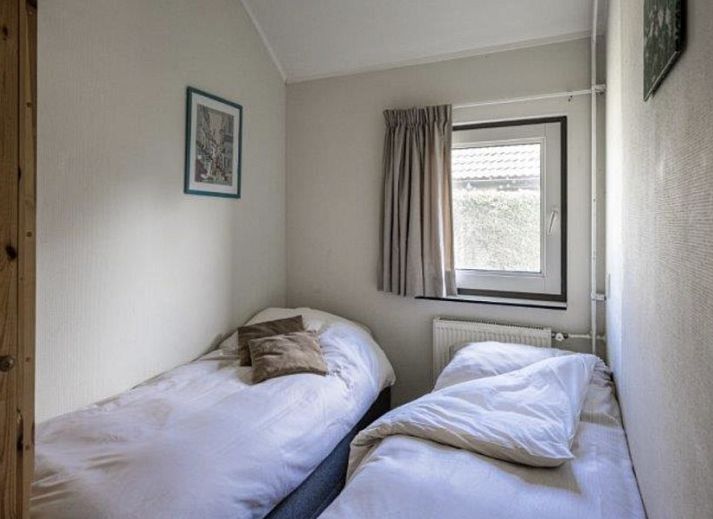 Sea holly vacation home in Formerum, Terschelling with sunny terrace and green surroundings on the Wadden Islands.