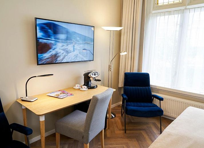 Ontbijtruimte in Hotel Van Walsum, Rotterdam, met stijlvolle inrichting en buffetopties.