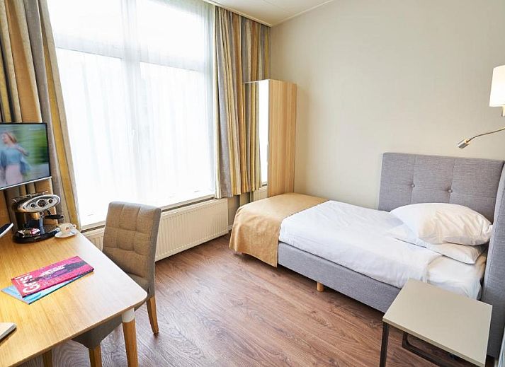Ontbijtruimte in Hotel Van Walsum, Rotterdam, met stijlvolle inrichting en buffetopties.