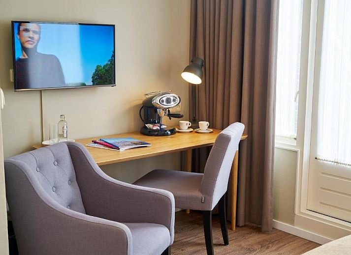Ontbijtruimte in Hotel Van Walsum, Rotterdam, met stijlvolle inrichting en buffetopties.