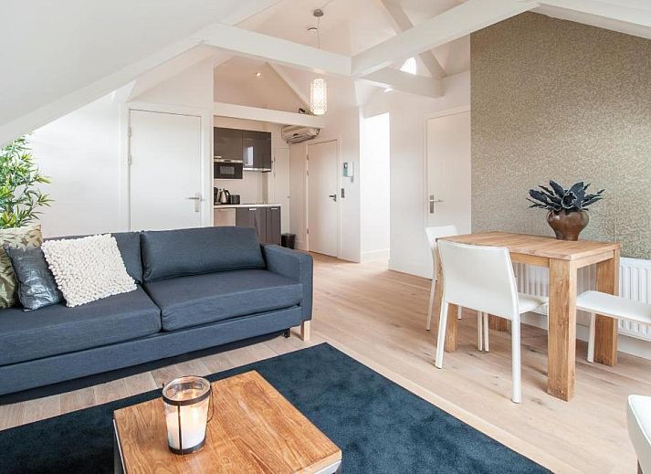 Dining room and bathroom in Museumpark Apartments, Rotterdam, with modern amenities.