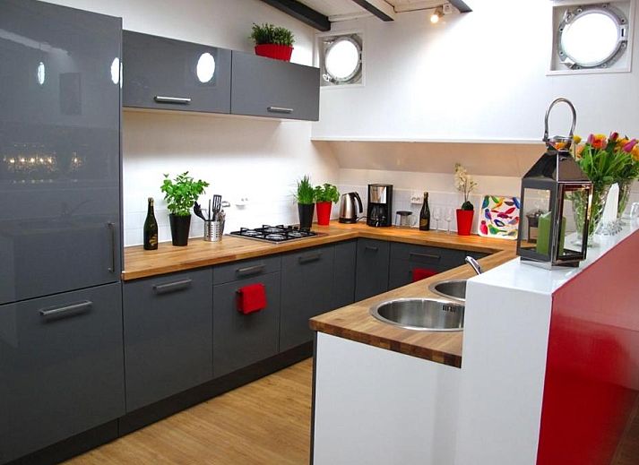 Modern bathroom with designer sink in Boathotel Rotterdam Seven, Rotterdam.