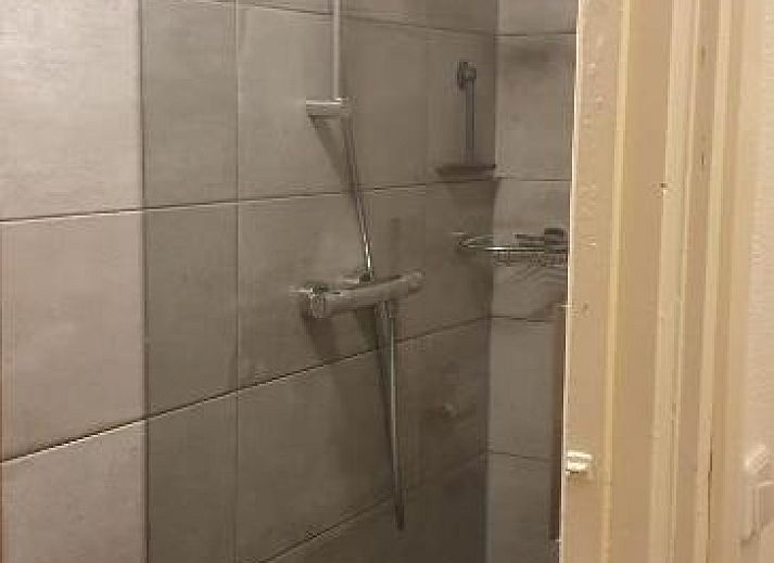 Gemuetlicher Essbereich im Hotel Orion, Ferienwohnung in Rotterdam, Suedholland mit Tischen und Stuehlen.