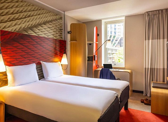 Gemuetlicher Essbereich im ibis Rotterdam City Centre, Ferienwohnung in Rotterdam, Suedholland.