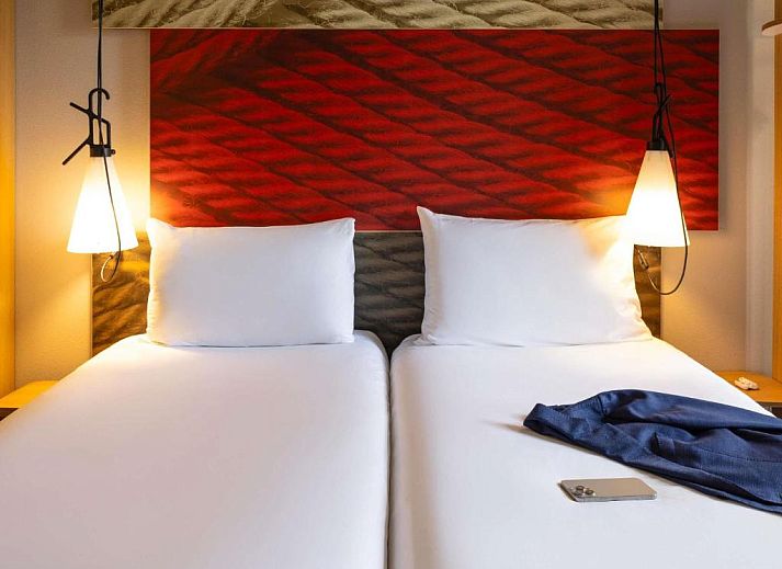 Gemuetlicher Essbereich im ibis Rotterdam City Centre, Ferienwohnung in Rotterdam, Suedholland.