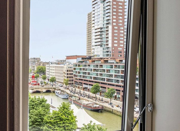 Gemuetlicher Essbereich im ibis Rotterdam City Centre, Ferienwohnung in Rotterdam, Suedholland.