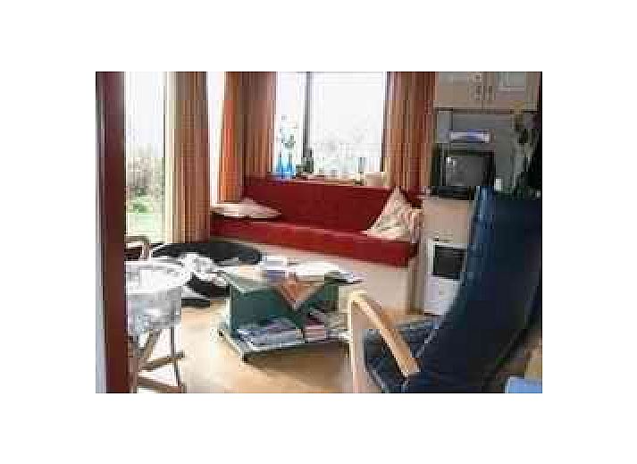 The Mons chalet in Formerum, Terschelling with sunny terrace and green surroundings.