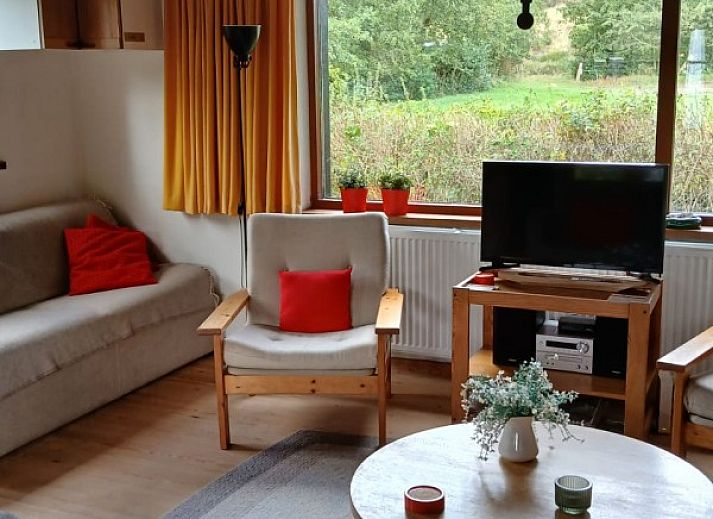 Gezellig vakantiehuis De Trekvogels in Formerum, Terschelling omringd door groene natuur.