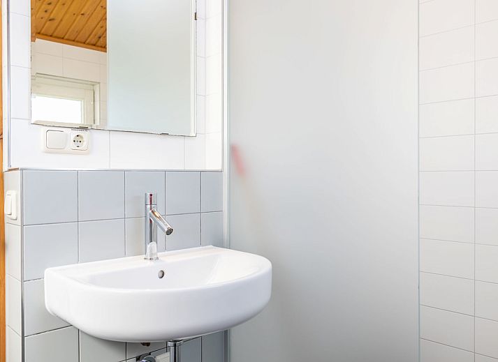 Gemuetliches Wohnzimmer mit Kaminofen im finnischen Bungalow Woodburner, Hee, Terschelling.