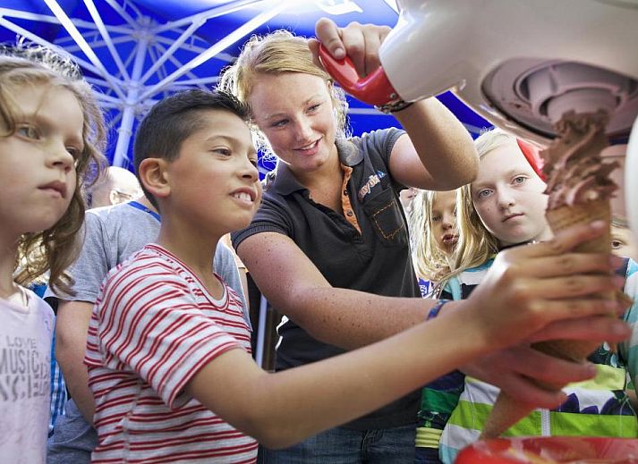 Modern shower in Sier aan Zee vacation home on Ameland, Hollum.