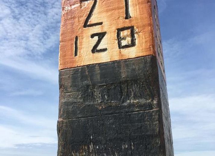 Adembenemende zonsondergang bij Wijnberg Appartementen, Hollum, Ameland.