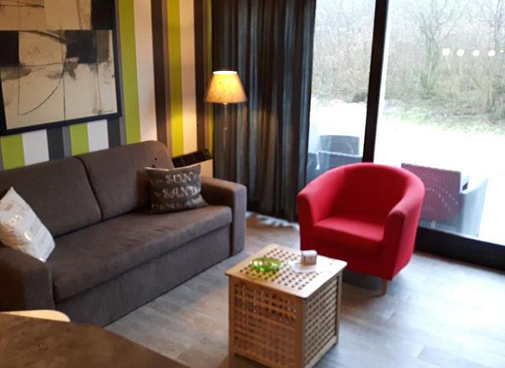 Slaapkamer in Appartement HELIOS - Amelander Kaap met ZWEMBAD, Hollum, Ameland, met modern interieur en comfortabele sfeer.