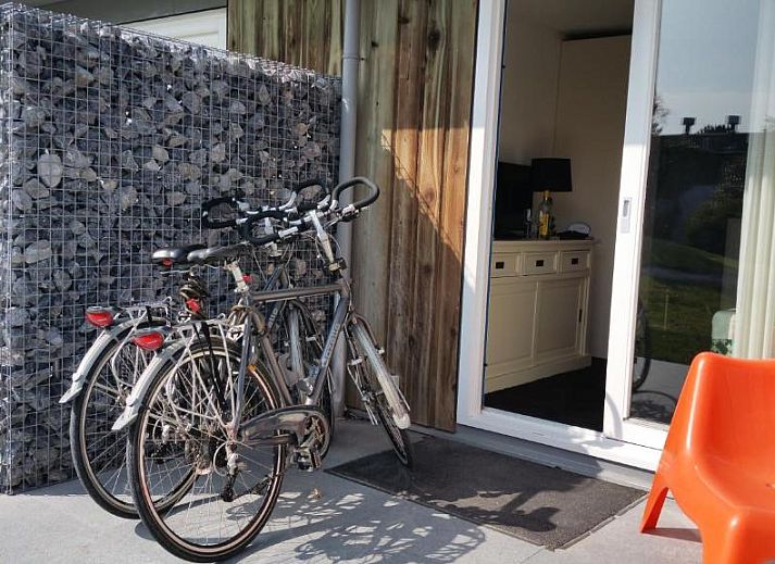 Binnenzwembad van Appartement HELIOS - Amelander Kaap met ZWEMBAD, Hollum, Ameland, ideaal voor ontspanning en plezier.