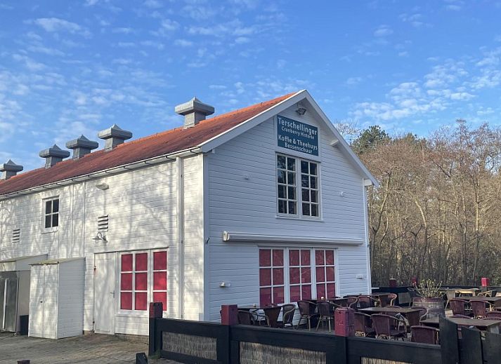 Knusse binnenruimte van Wolkenpracht met comfortabele zithoek in Halfweg, Terschelling.