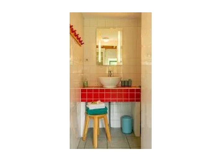 Atmospheric terrace at Kip 2 in Hoorn, Terschelling with evening lighting and a cozy outdoor fireplace.