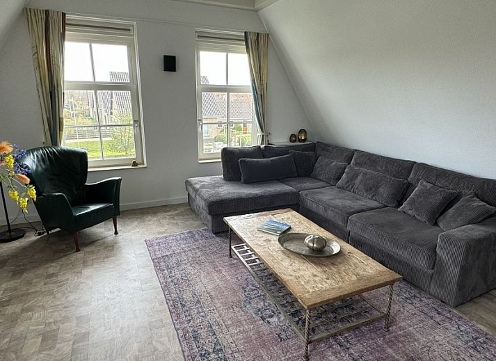 De Hoek vacation home in Hoorn, Terschelling with charming brick facade and green garden.