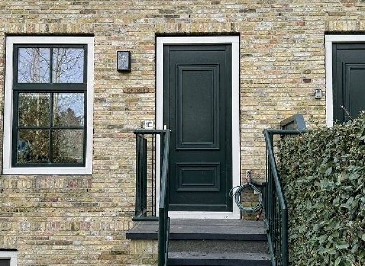 Terrace of De Hoek in Hoorn, Terschelling with comfortable seating and green surroundings.