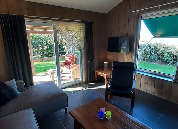 Modern kitchen in Bungalow de Hek, vacation home in Hoorn, Terschelling.