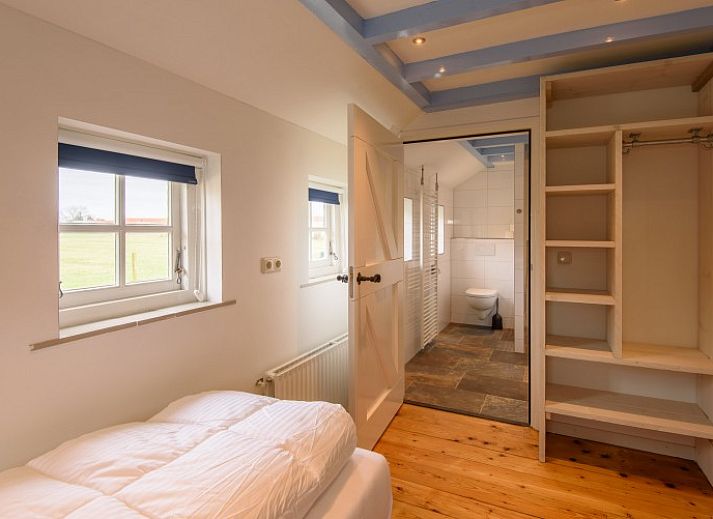 Gezellige zitruimte in vakantiehuis Het Goeie op Terschelling, Lies met uitzicht op de tuin.