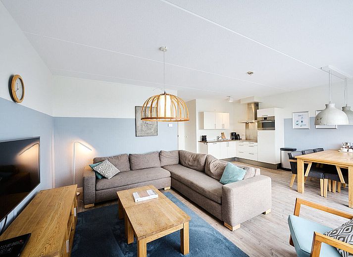 Gemuetliches Wohnzimmer im Wellness Apartment | 5 Pers in Midsland, Terschelling. Gemuetliche Sitzecke mit Tageslicht auf den Watteninseln.