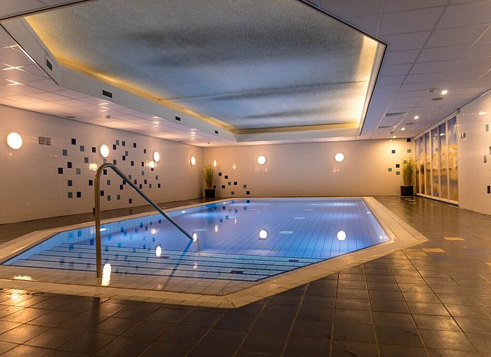 Gemuetliches Wohnzimmer des Wellness Apartments | 5 Pers in Midsland, Terschelling, mit moderner Kueche und komfortabler Sitzecke.