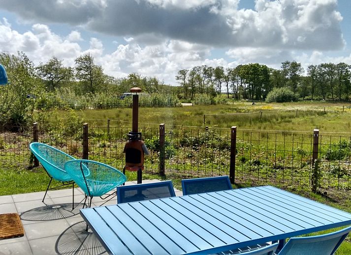 Beach House Terschelling vakantiehuis in Klein Hoorn, omringd door groen en natuur op de Waddeneilanden.