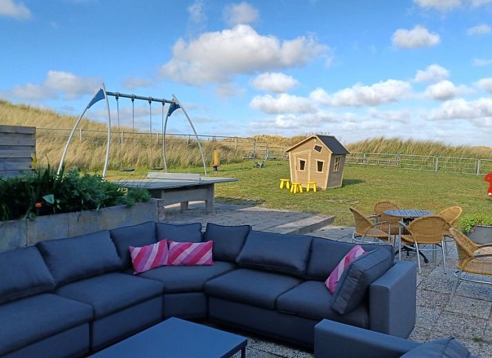 Speelse muurschildering in de kinderkamer van Duinvilla De Reddingboot, Oosterend, Terschelling.
