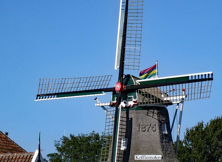 Gemuetliches Schlafzimmer im Ferienhaus in Oosterend mit warmer Beleuchtung, Terschelling.