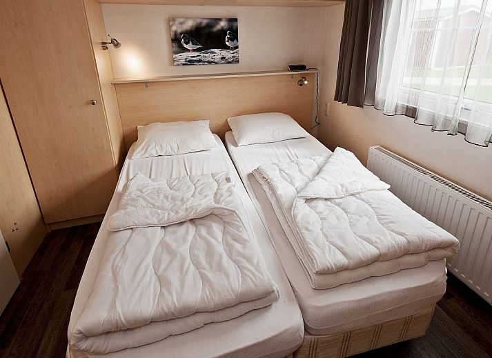 Gezellig terras bij Duinbungalow Tjermelan in Oosterend, Terschelling, ideaal voor ontspanning.