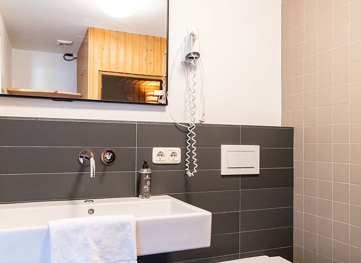 Geniessen Sie den sonnigen Garten im Apartment sauna in Oosterend, Terschelling. Ideal fuer Entspannung auf den Watteninseln.