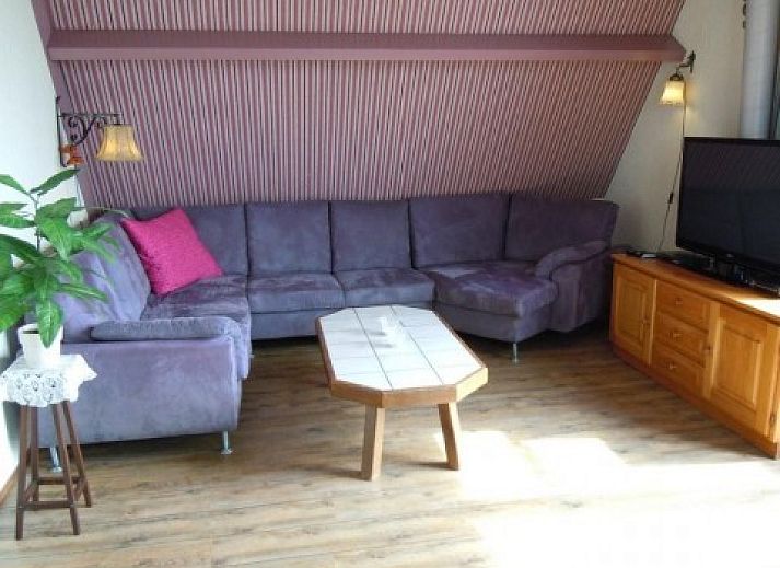 Charmant appartement Havenzicht met houten gevel in West, Terschelling, ideaal voor een ontspannen verblijf op de Waddeneilanden.