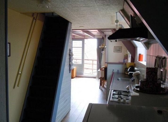 Uitzicht op de haven vanaf het terras van appartement Havenzicht in West, Terschelling, met sfeervolle maritieme omgeving.