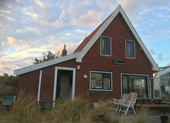 BosenDuin Ferienhaus in West aan Zee, Terschelling, umgeben von Duenen und Natur.