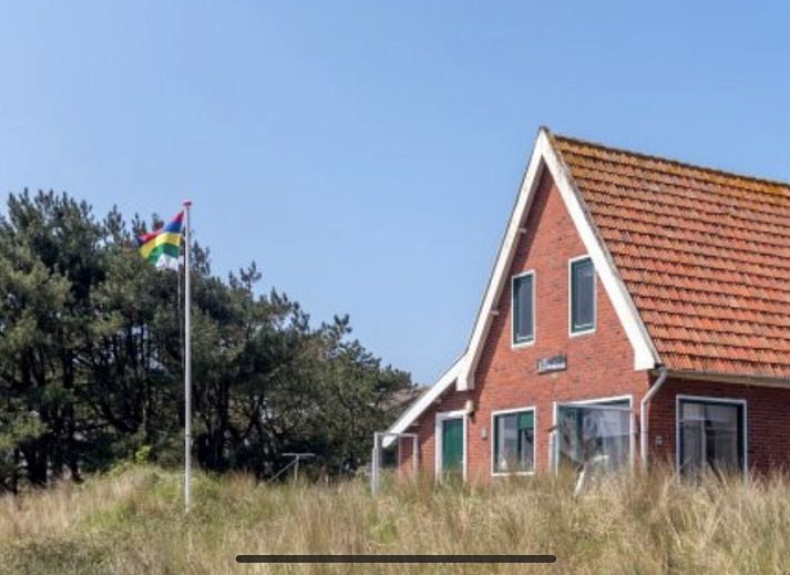 Innenraum mit altem Kleiderschrank im Ferienhaus BosenDuin, Terschelling.