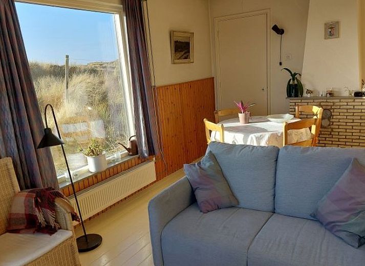 Karbonkel bungalow in Midsland aan Zee, Terschelling, surrounded by snow and dunes.