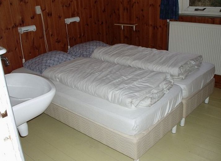 Bright living room in Karbonkel vacation home overlooking the nature of Terschelling.