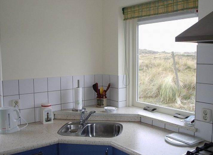 Bright living room in Karbonkel vacation home overlooking the nature of Terschelling.